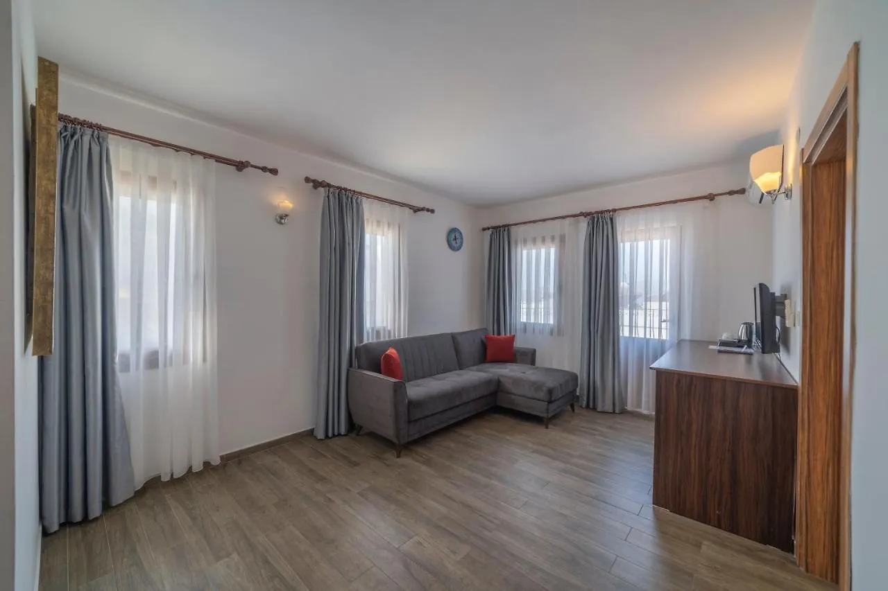Queen Boutique Hotel بيتيس 2*,
