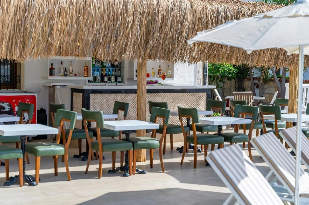 Queen Boutique Hotel بيتيس
