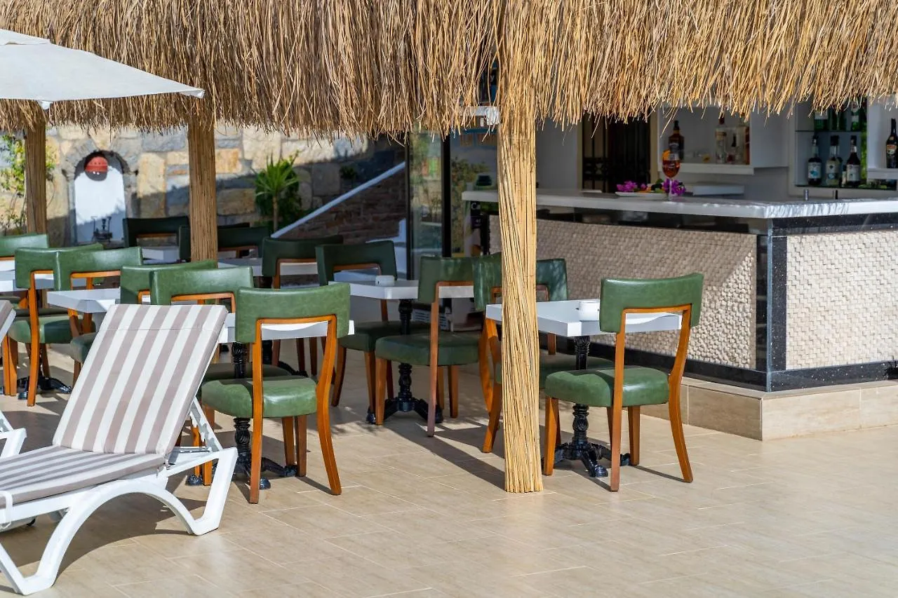 Queen Boutique Hotel بيتيس
