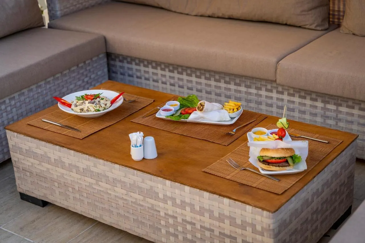Queen Boutique Hotel بيتيس